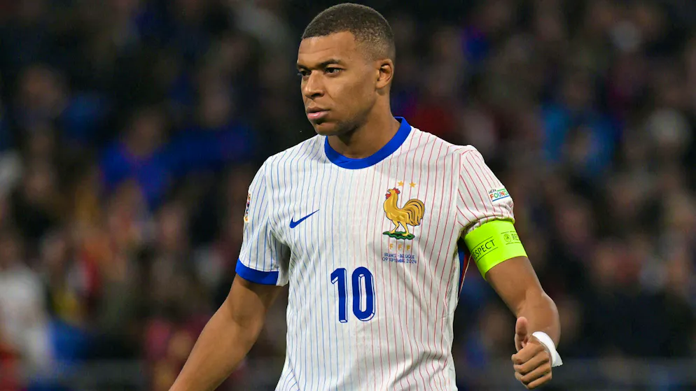 Kylian Mbappé returns to the French national team - with the armband.
