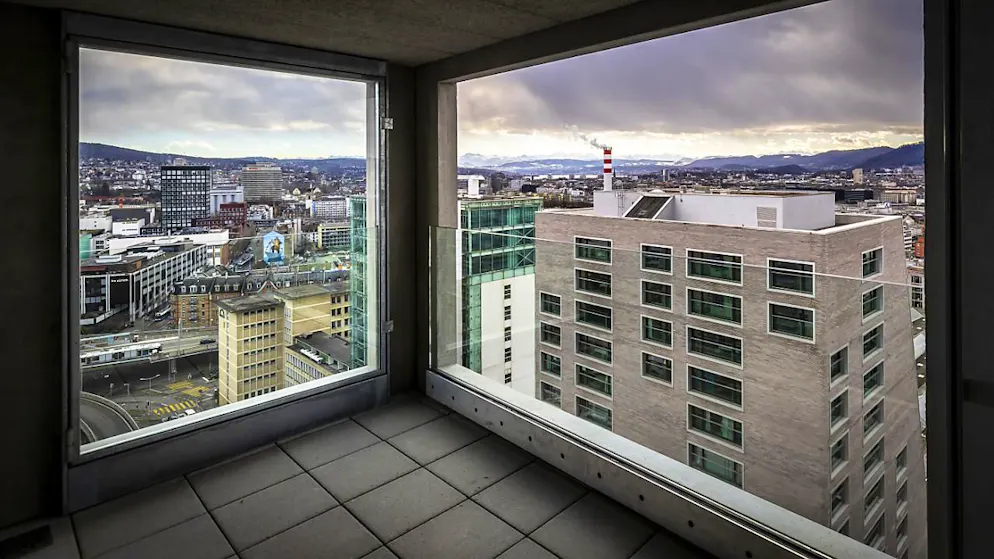 Der Schweizer Immobilienmarkt hat sich 2024 nach dem Dämpfer durch die temporär gestiegenen Zinsen im Vorjahr erholt. Wohnflächen haben wieder an Wert gewonnen. Gleichzeitig stiegen die Mieten so stark wie seit 20 Jahren nicht mehr. (Archivbild)