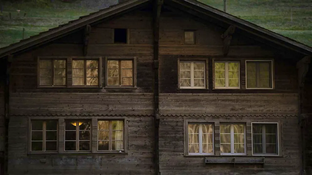 Swiss press photos of the year have been selected - Gallery. First place in the "Everyday Life" category went to Sébastien Anex ("Schweizer Familie") with his photographs of the Bernese Oberland community of Lütschental.