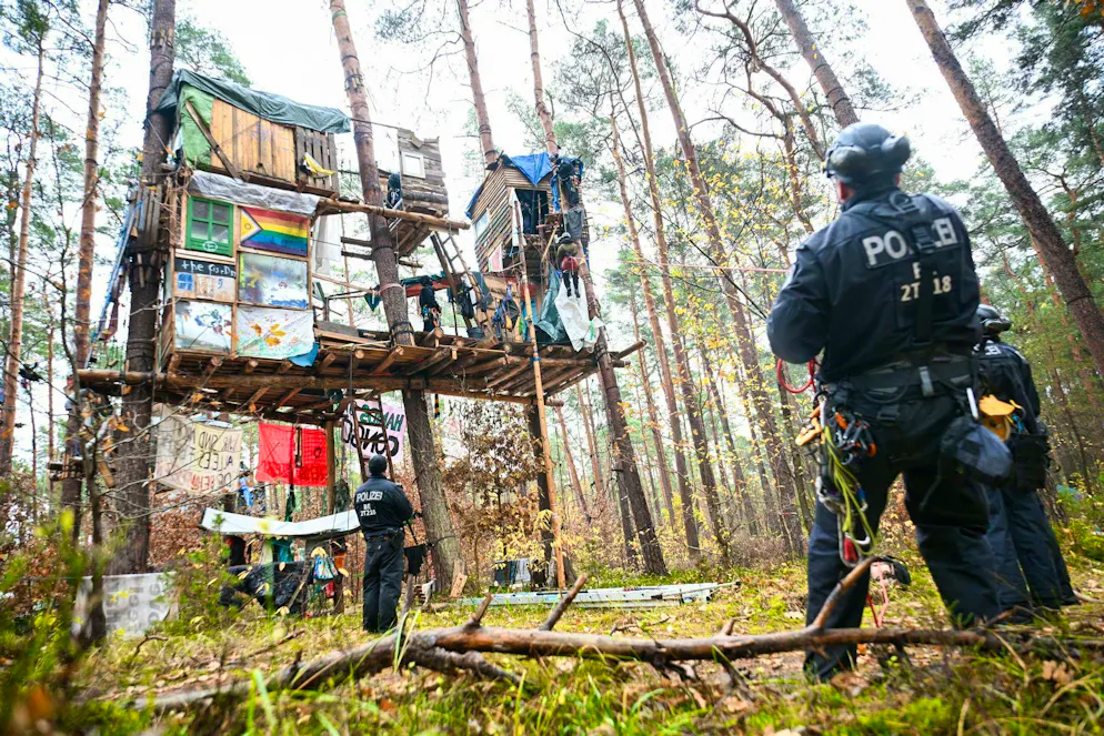 Three years of Tesla: between confidence and protest - Gallery. A protest camp against Tesla has been broken up by the police after almost nine months (archive photo). 