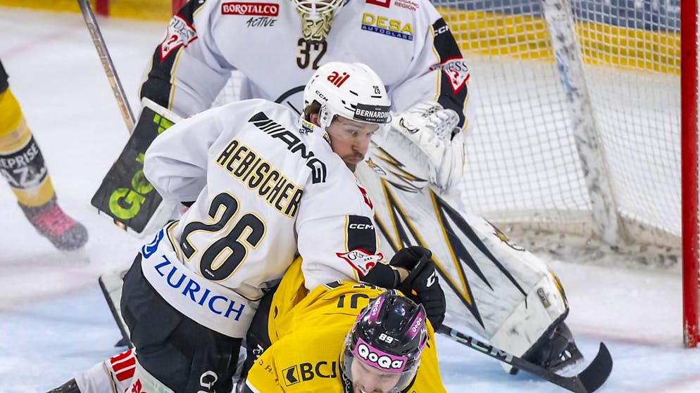 Kampf auf Biegen und Brechen: Am Ende behalten Lugano und sein Goalie Adam Huska knapp die Oberhand gegen Ajoie