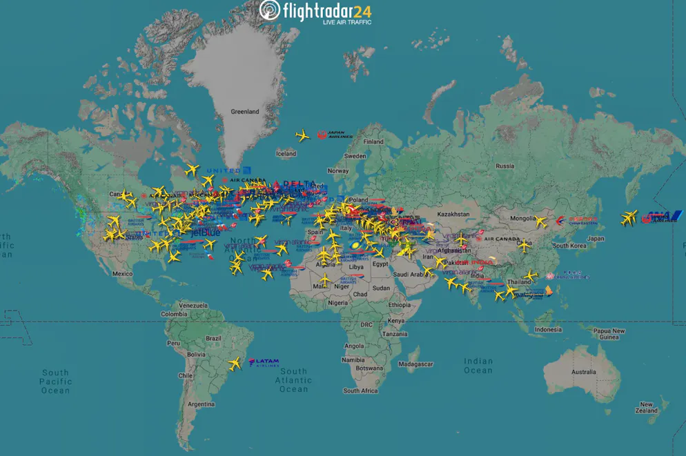 Brand bei Londoner Flughafen Heathrow. Auf der Karte von Flightradar werden die Folgen des Brandes deutlich. 