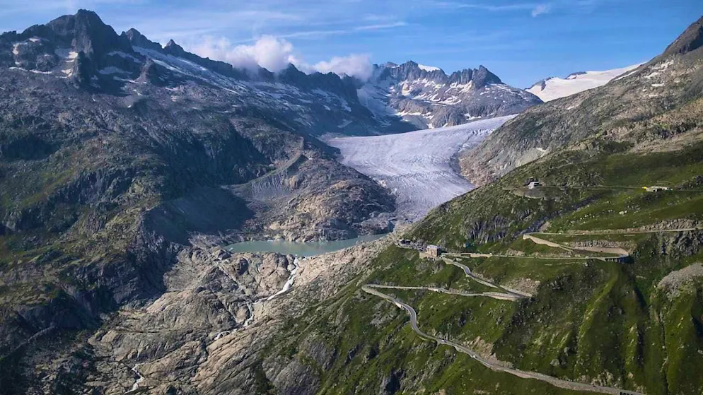 Swiss glaciers, including the Rhone glacier in the picture, have lost a massive amount of volume. (archive picture)