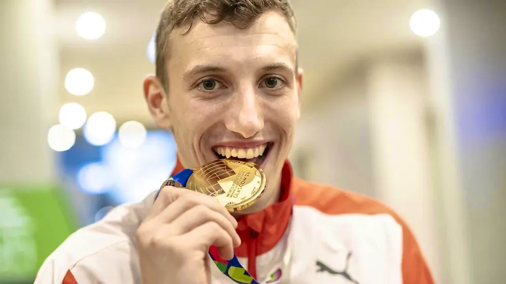 Simon Ehammer won gold in the heptathlon at the World Indoor Championships in Glasgow a year ago. Now he wants to win a medal in China as a long jumper