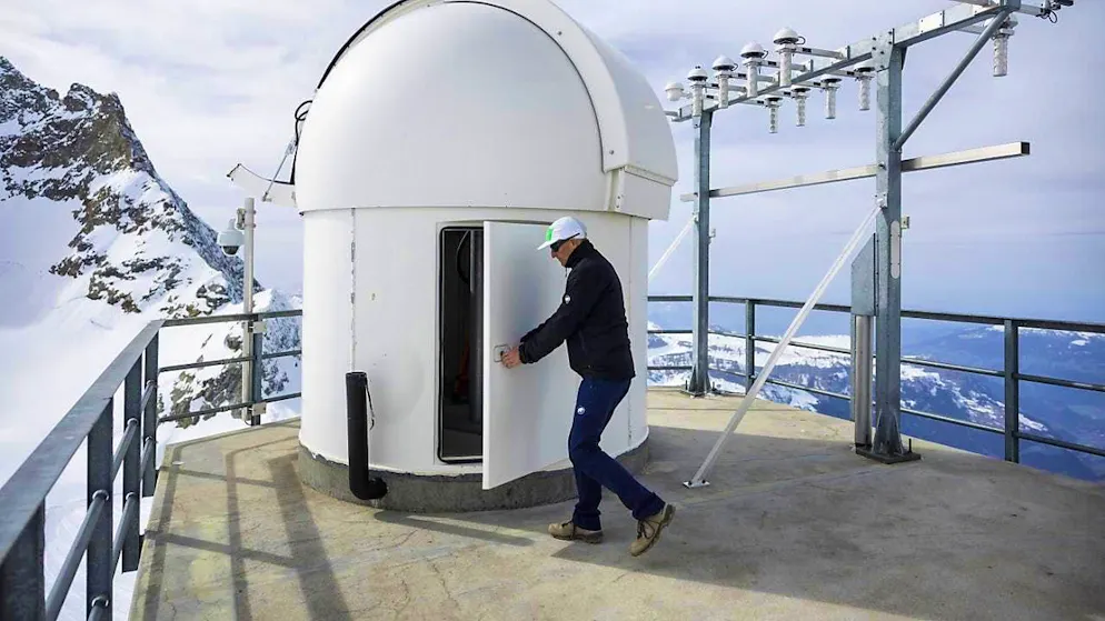 Tourists complicate measurements at the high alpine research station - Gallery. Operations manager Thomas Furter at the meteorological dome on the Sphinx observatory at the Jungfraujoch high alpine research station.