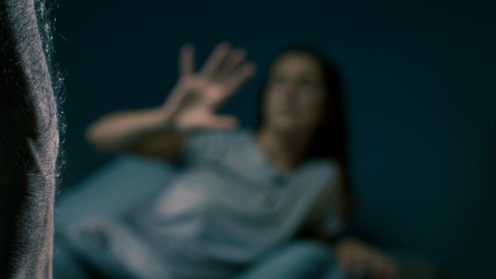 Piégée par une plateforme porno. «On m'avait conduite au lieu, je ne savais pas où j'étais. J'étais entourée d'hommes»