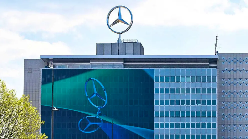 The car manufacturer offers its administrative employees high financial incentives for leaving the company. (archive picture)