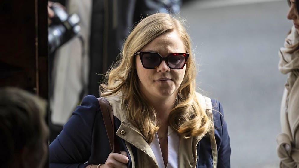 Valérie Dittli bei ihrer Ankunft für die Medienkonferenz.