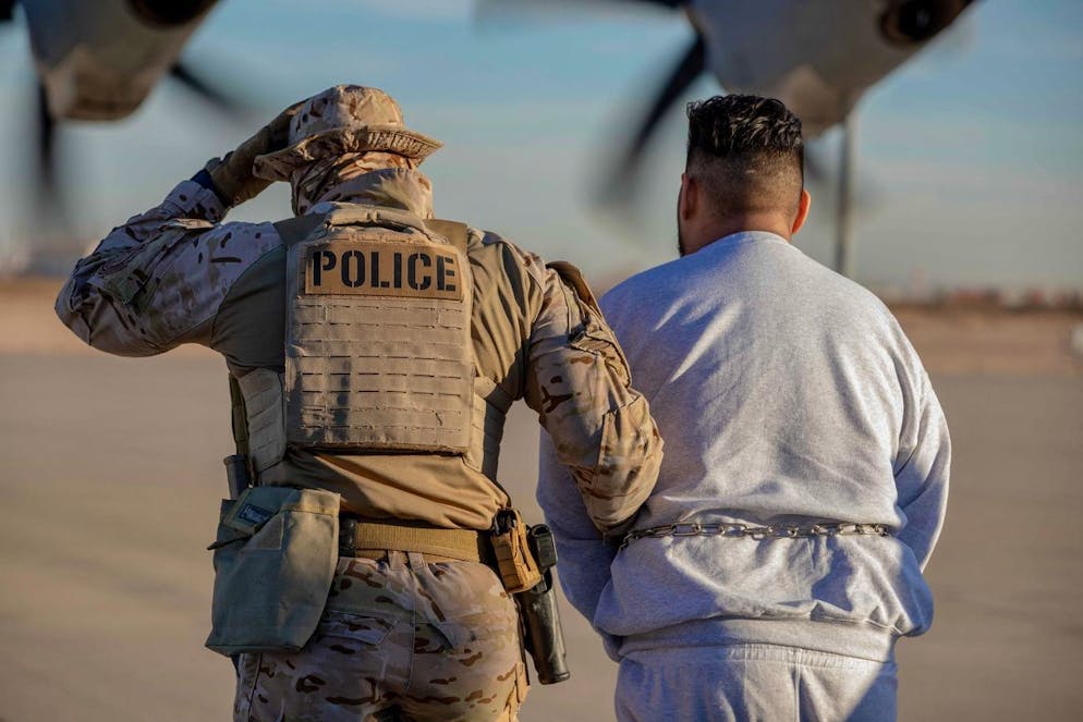 Die Trump Administration forciert die Ausschaffung von Menschen ohne Aufenthaltsbewilligung. Auch Tourist*innen und Wissenschaftler*innen sind schon festgenommen worden (Symbolbild).