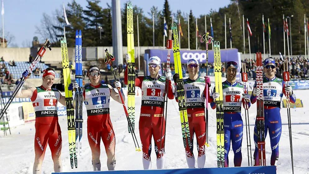 Schweizer Duos im Team-Sprint mit zwei Podestplätzen - Gallery. Janik Riebli und Valerio Grond (ganz links) bei der Siegerehrung.