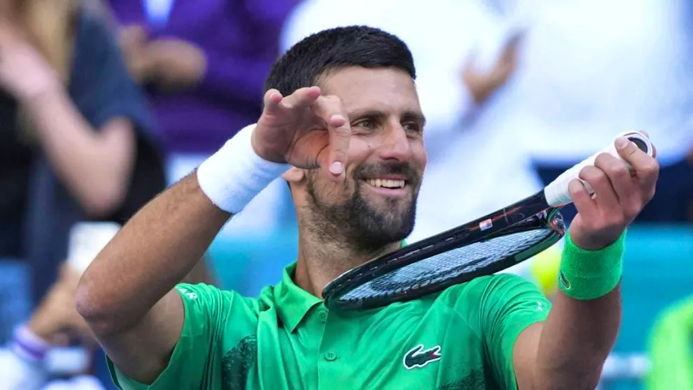 Novak Djokovic plays the violinist.