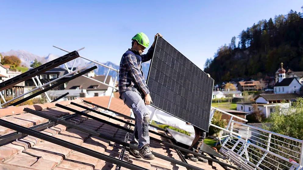 Offenes Potenzial: Derzeit werden in der Schweiz nur 10 Prozent der geeigneten Dächer für die Solarstromproduktion genutzt. (Archivbild)