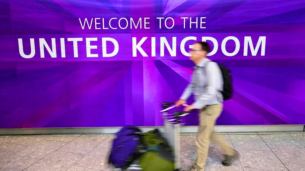A traveler arrives at Terminal 5 at Heathrow Airport, which is slowly resuming flight operations after a fire. Photo: Kirsty Wigglesworth/AP/dpa