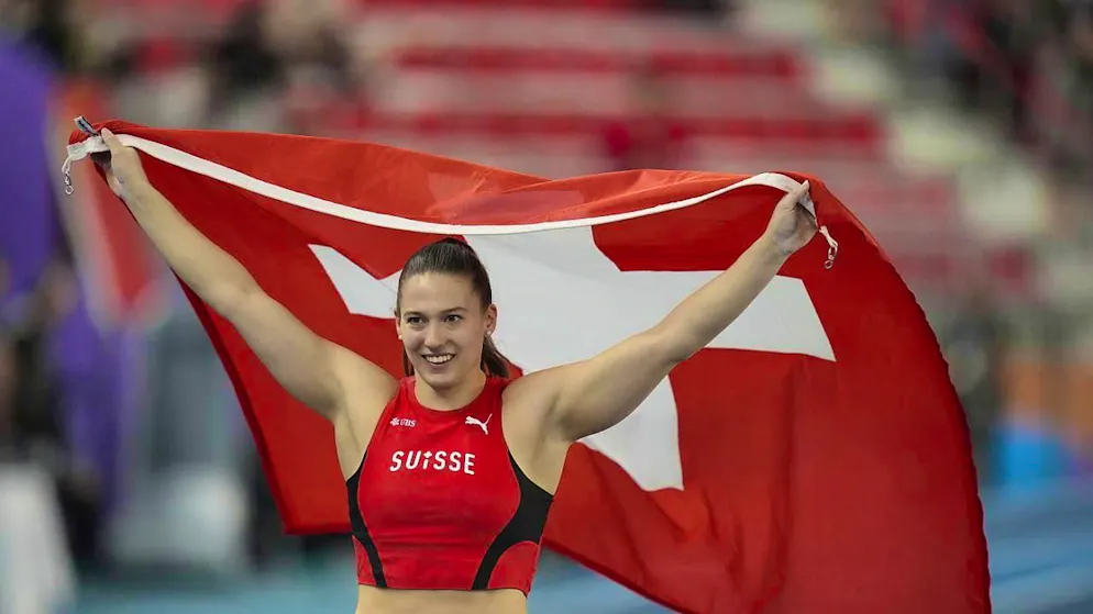 Angelica Moser with the Swiss flag: the Zurich athlete celebrates for the first time at the elite world championships.