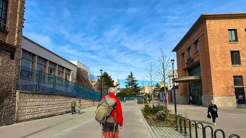 People walk through a car-free street in the north of Paris. Parisians were able to decide whether 500 streets should be closed to cars in future. Photo: Rachel Boßmeyer/dpa