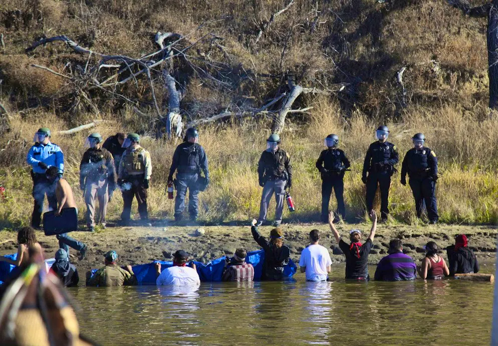 People demonstrated against the Dakota Access pipeline back in 2016. Now a US court has ordered Greenpeace to pay 660 million dollars in damages for supporting the protests.