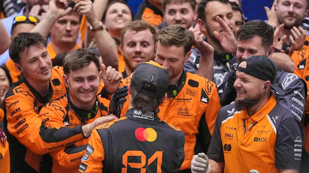 McLaren lives up to the advance praise - Gallery. Oscar Piastri receives congratulations from the McLaren crew after his GP win in China