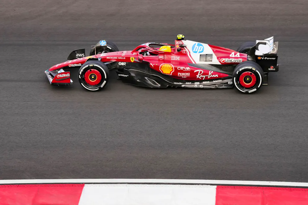 Ferrari-Stars Hamilton und Leclerc in China disqualifiziert - Gallery. Ferrari-Fahrer Lewis Hamilton auf der Strecke in China.