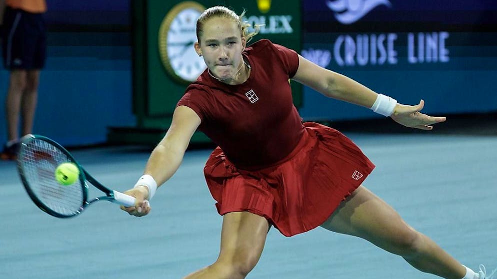 Mirra Andrejewa in der Defensive: Nach 13 Siegen kann sie eine Niederlage nicht mehr abwenden.