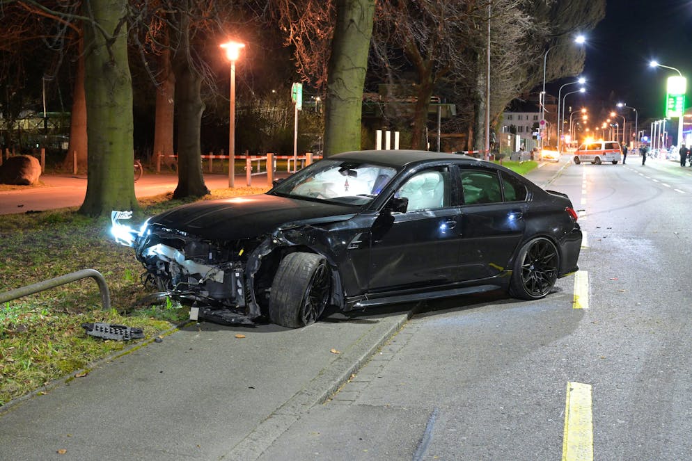 Der BMW wurde bei dem Unfall völlig zerstört. 