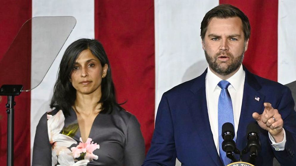 Usha Vance (links), Anwältin und die Frau von US-Vizepräsident J.D. Vance, scheint eine aktive Rolle in der US-Aussenpolitik zu übernehmen. (Archivbild) 