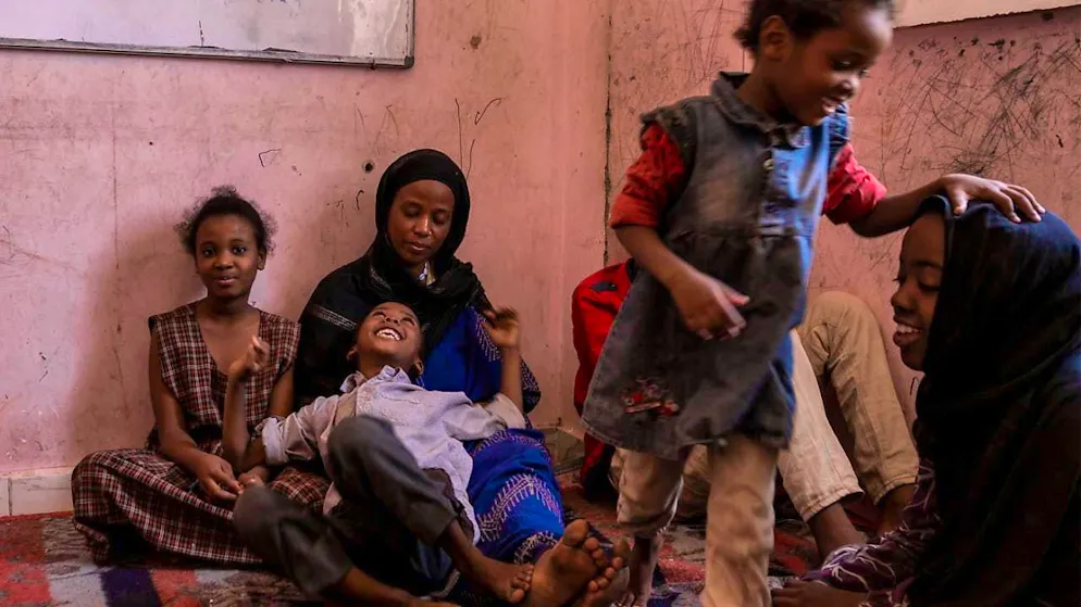 ARCHIVE - 34-year-old Sudanese Naglaa Al-Aazz (M) sits with her five children in the office of the Union of Refugee and Migrant Leaders, where she is currently staying. Naglaa came to Egypt after the ongoing fighting. Photo: Lobna Tarek/dpa