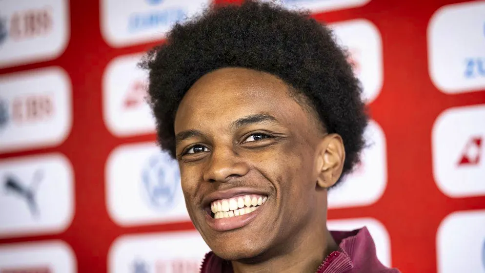 Before his unfortunate international debut (cruciate ligament rupture), Alvyn Sanches could still laugh under his afro with a fade.
