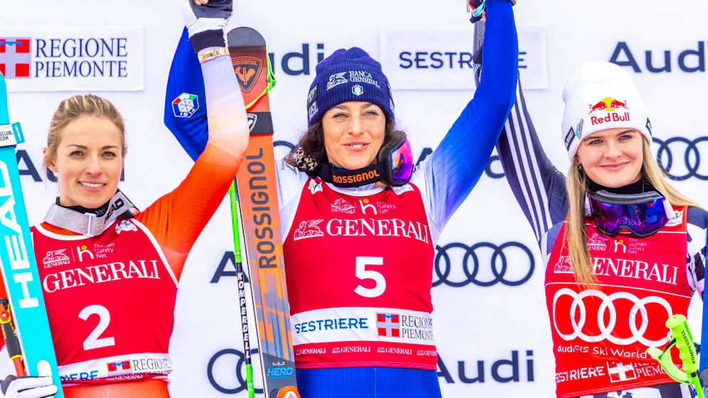 Federica Brignone (center) wants to snatch the globe from Alice Robinson (right) in the giant slalom. Here the two pose together with Lara Gut-Behrami (left) after the giant slalom in Sestriere.