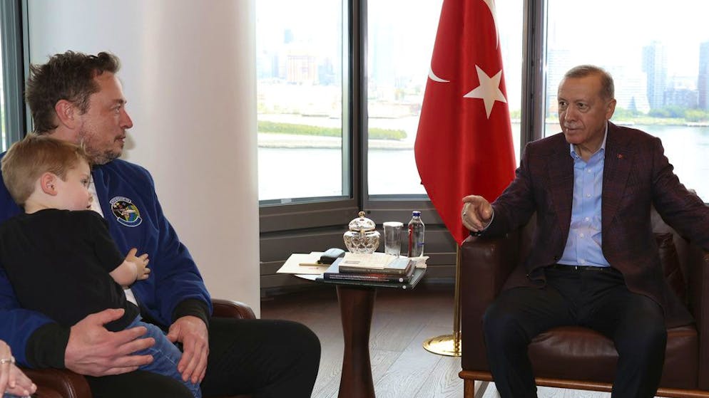 Elon Musk (link) besucht im September 2023 den türkischen Präsidenten Recep Tayyip Erdogan.