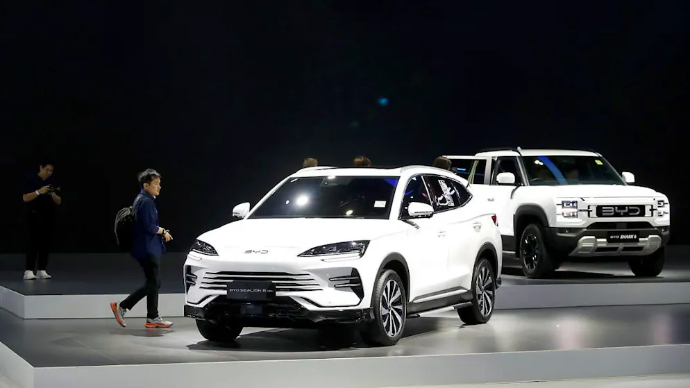 Der Tesla-Rivale BYD verkaufte im vergangenen Jahr 4,25 Millionen Autos, davon 1,76 Millionen reine Elektrowagen.