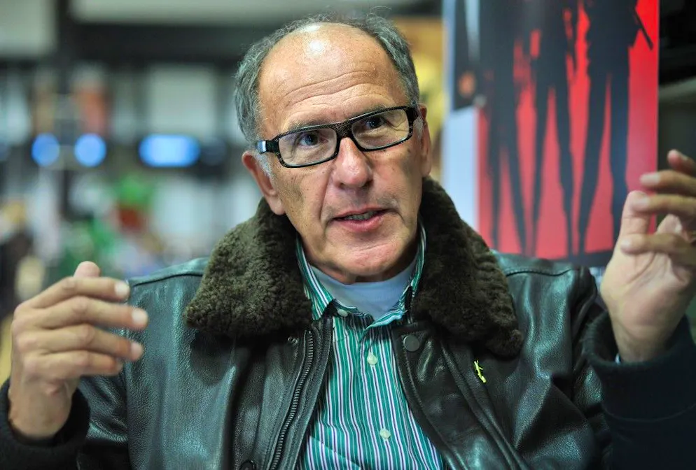 Jörg H. Trauboth ist deutscher Krisenmanager, Oberst a.D. (ausser Dienst), Ex-Nato-Offizier und Autor. 