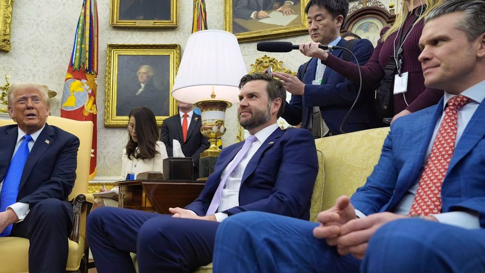 Von links: Donald Trump, JD Vance und Pete Hegseth.