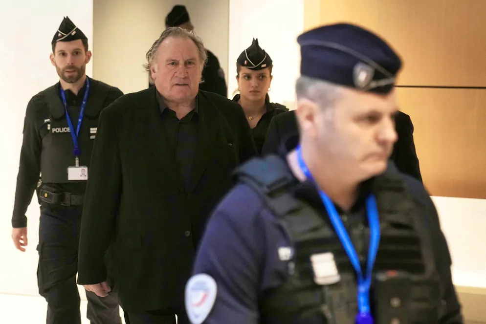 Touching women inappropriately? Gérard Depardieu still on trial. Gérard Depardieu says he has never abused a woman. (Picture from the start of the trial)
