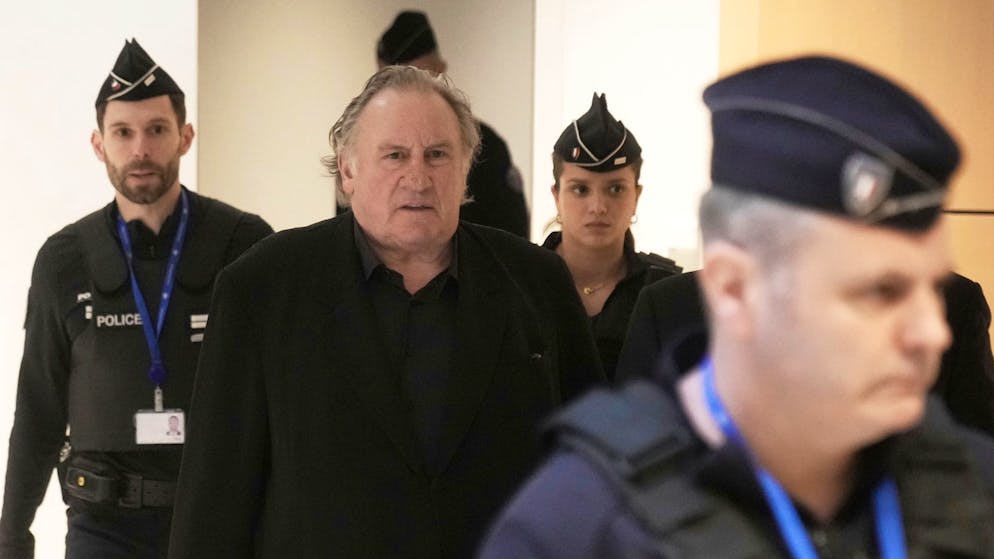 Gérard Depardieu in court. Did the actor touch women inappropriately?
