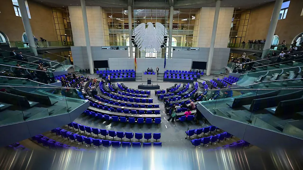 Die Abgeordneten kommen zur konstituierenden Sitzung des neuen Bundestags. Foto: Sebastian Christoph Gollnow/dpa