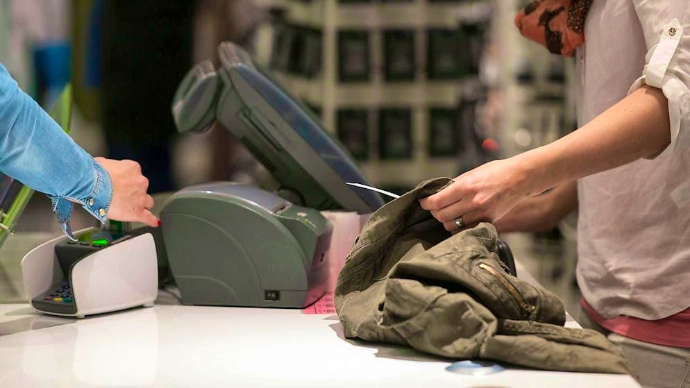 The debit card is now the most popular means of payment in Switzerland. (archive image)