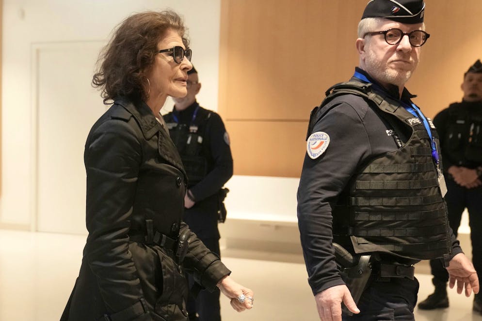 Frauen unangemessen berührt? Gérard Depardieu weiter vor Gericht. Auch beim Prozessauftakt war Ardant anwesend. 