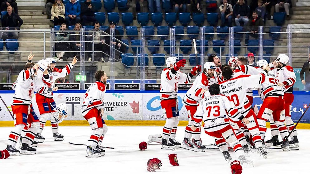Visp gewinnt Swiss League und schielt Richtung National League - Gallery. Nach der Schlusssirene gab es kein Halten mehr bei den Spielern des neuen B-Meisters EHC Visp