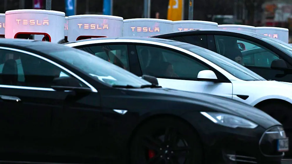 Der US-Autobauer Tesla hatte wegen der umstrittenen Rolle von Unternehmenschef Elon Musk in der Regierung von US-Präsident Donald Trump zuletzt einen schweren Imageschaden erlitten. (Archivbild)