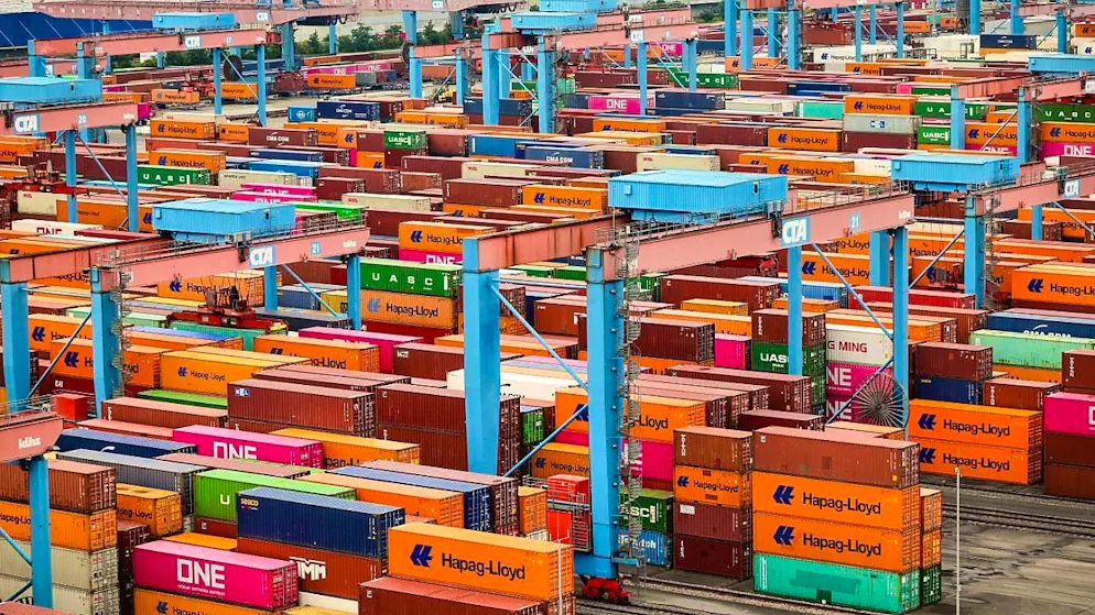 Containers at the Port of Hamburg: According to a study, the European economy could benefit from the reduction of trade barriers within the EU - despite US tariffs. (archive image)