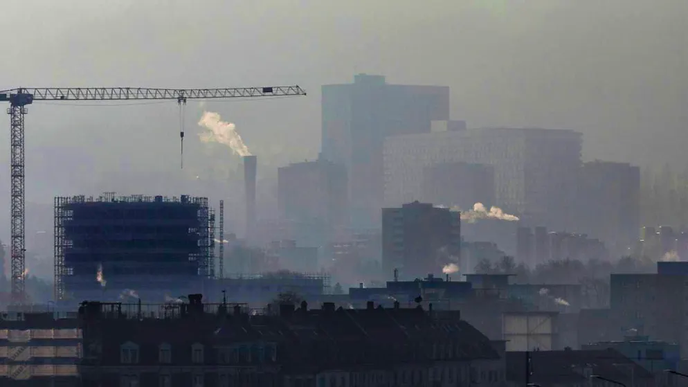 Fine dust particles are sometimes only formed after several chemical reactions in the air. (archive picture)