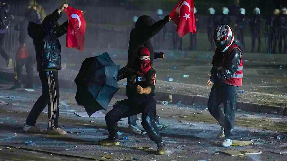 dpatopbilder - Police fire tear gas during a demonstration after the mayor of Istanbul, Imamoglu, was arrested and detained. Photo: Khalil Hamra/AP/dpa