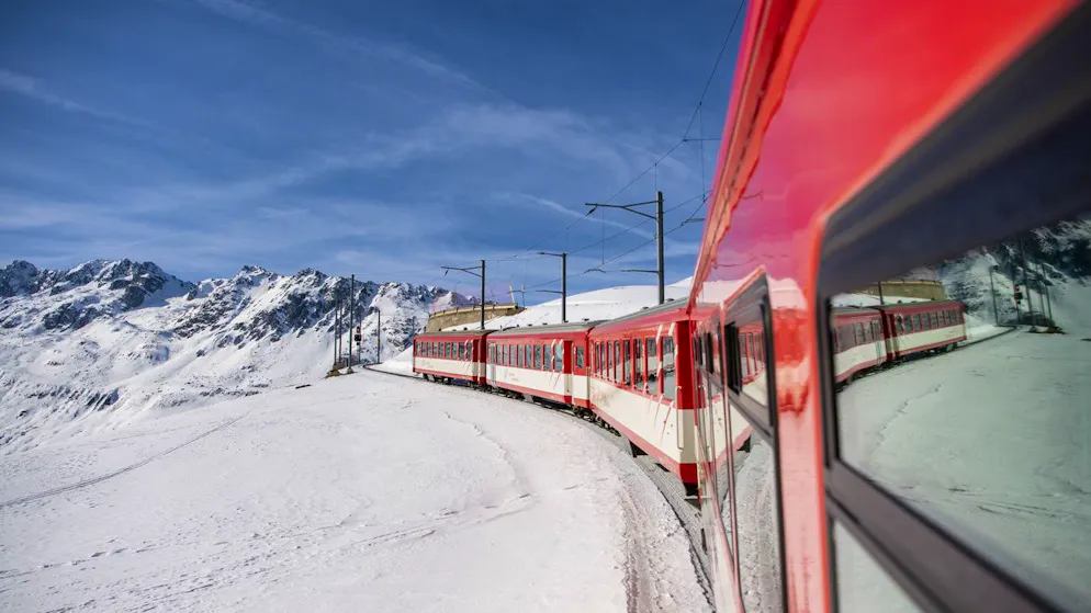 Die Matterhorn Gotthard Bahn musste den Betrieb nach Zermatt nach einem Steinschlag einstellen.