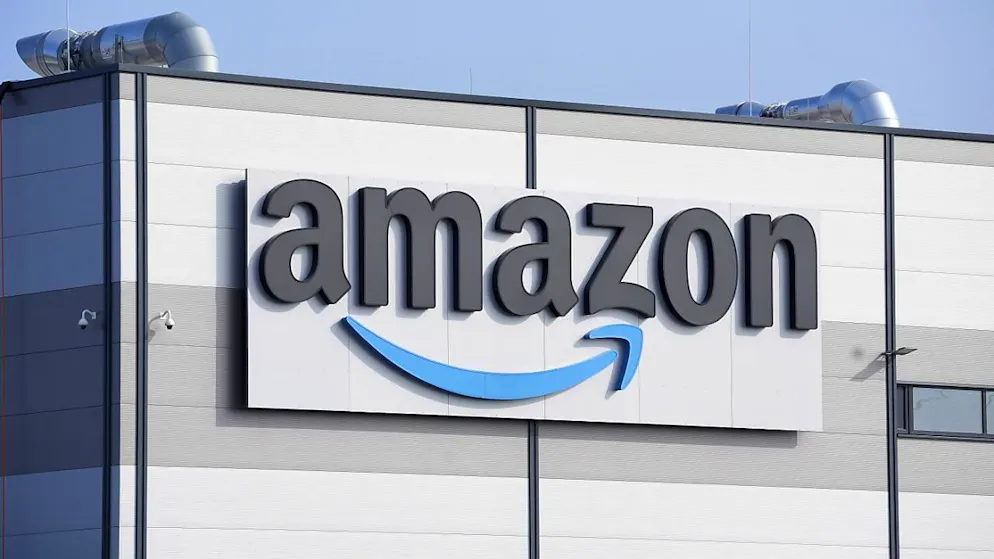 Online-Händler Amazon setzt beim Vorgehen gegen Fälschungen immer stärker auf den Einsatz Künstlicher Intelligenz. (Archivbild)