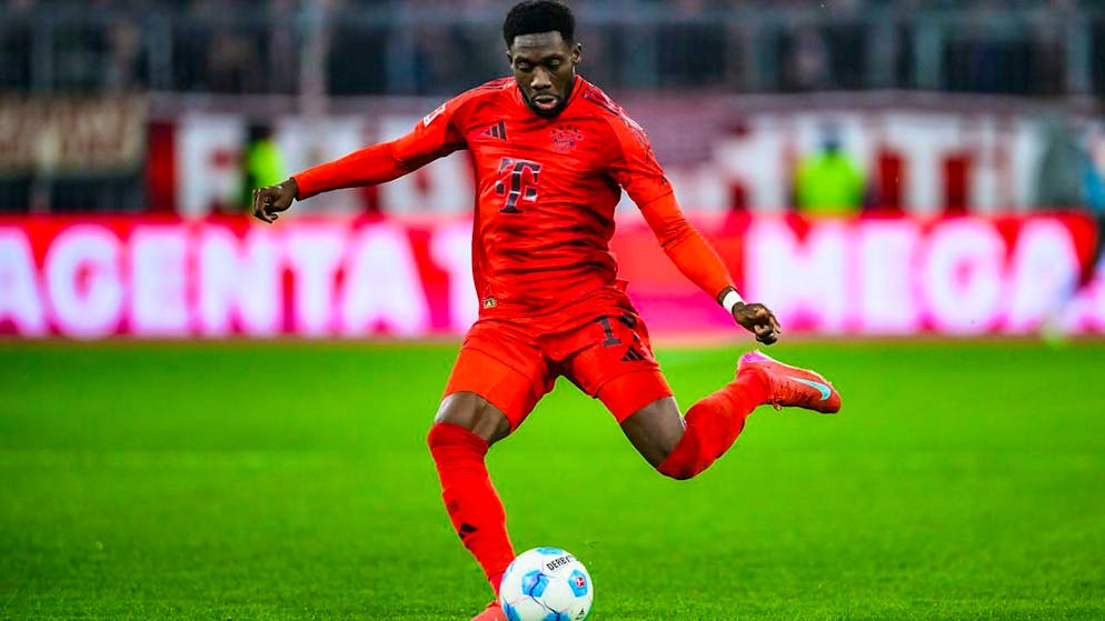 Alphonso Davies wird Bayern München wegen eines Kreuzbandrisses monatelang fehlen.