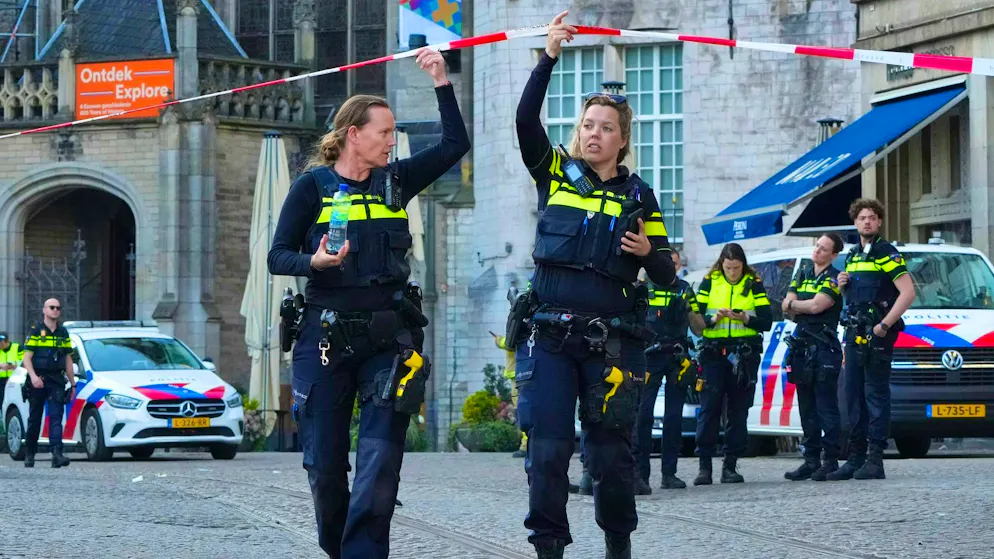 Knife attack in Amsterdam: Four people seriously injured - Gallery. The police were deployed in large numbers.