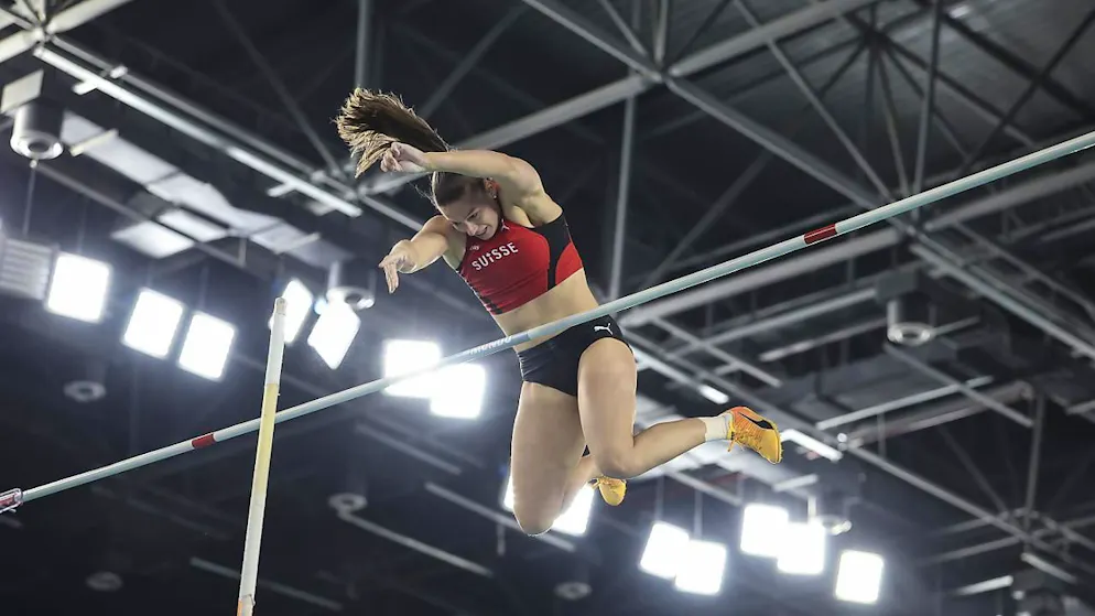 Trotz zwei gerissenen Aussenbändern am linken Fuss gewinnt Angelica Moser letzte Woche an der Hallen-WM in Nanjing die Bronzemedaille.