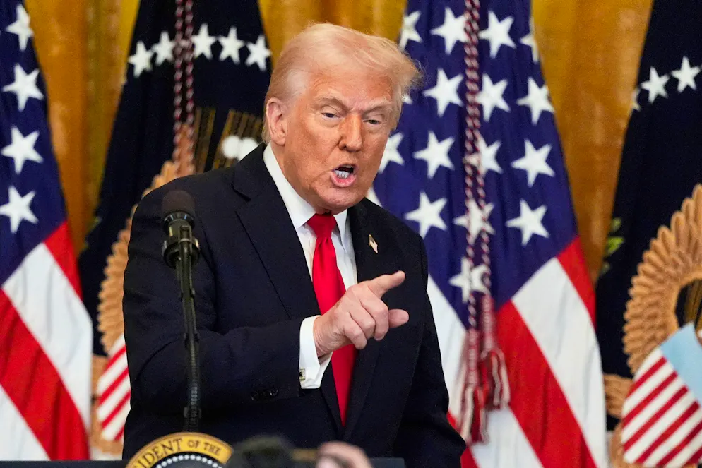 Pentagon-Chef wegen Geheimchat-Affäre unter Druck - Gallery.  US-Präsident Trump nimmt Hegseth in Schutz. 