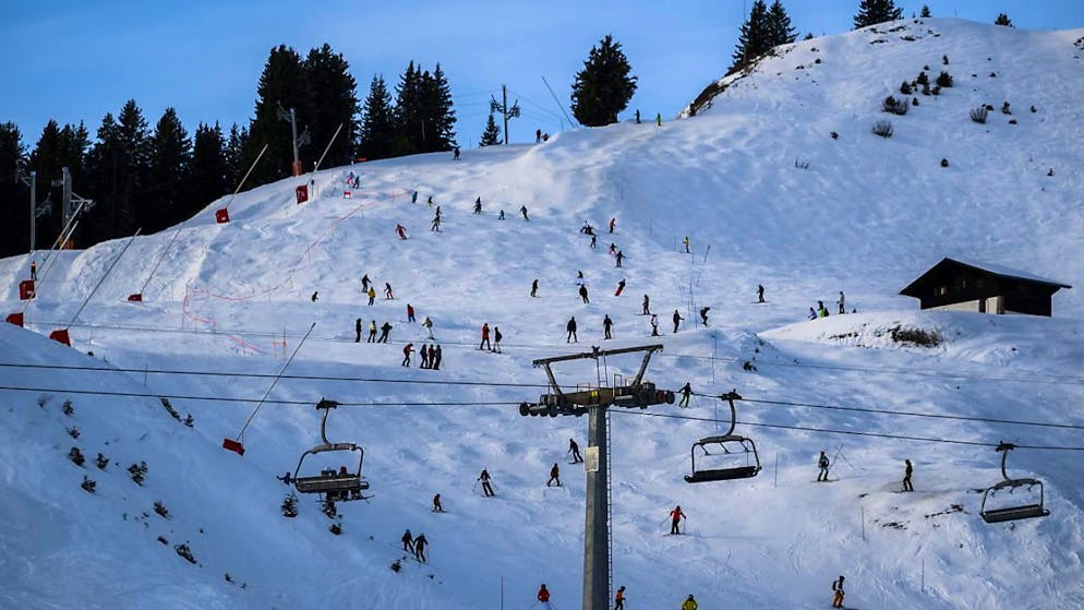 Malgré un recul du chiffre d’affaires commercial, Villars Holding a doublé son bénéfice net grâce à la solide performance de sa branche immobilière. (archives).
