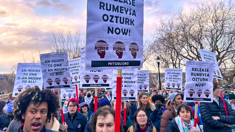 Hundreds of people protested on Wednesday (local time) in Somerville near Boston against the arrest of the Turkish student.